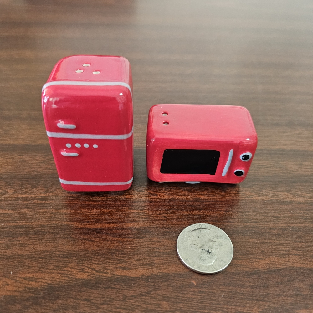 Miniature Salt And Pepper Shakers Shaped As A Refrigerator And A Microwave Oven.